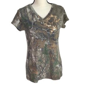 Realtree Camo V-Neck Short Sleeve Tee M 8-10